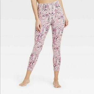 SOLD. NWT. JoyLab Women’s High Rise Leggings 7/8. Size: M. Glass print